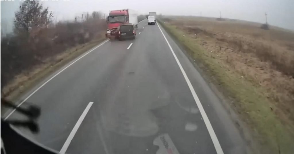 Tragedie pe DN6: Șapte morți într-un accident grav Un grav accident rutier pe DN6, aproape de localitatea Lugojel, a dus la pierderea a șapte vieți, marți după-amiază