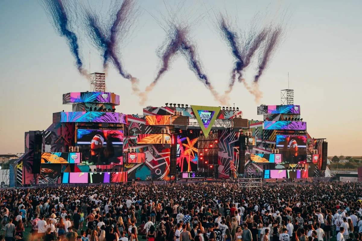 Festivalul „Beach, Please!” din Costinești a reușit din nou să atragă atenția asupra muzicii urbane, devenind un adevărat magnet pentru tineri