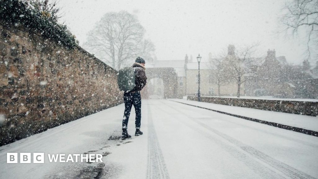 Alerta meteorologică: Ninsori abundente în nordul Scoției Met Office a emis avertizări meteorologice de tip amber pentru ninsori în zonele Shetland, Orkney și părți din nordul Scoției, valabile de duminică, 18:00 GMT, până luni dimineața, la ora 10:00
