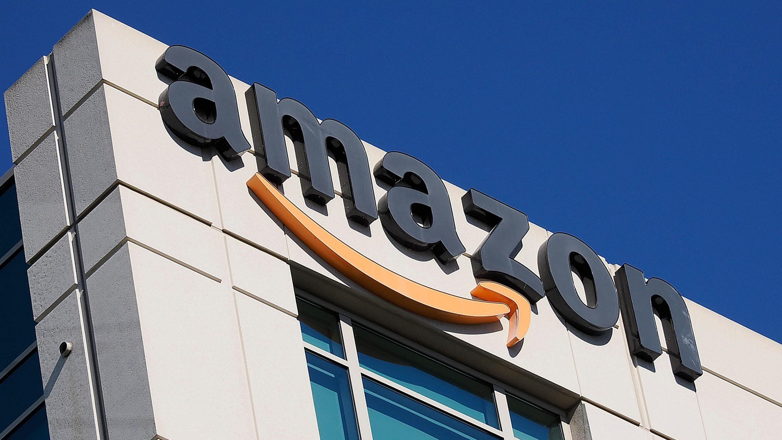Amazon anunță cel de-al doilea val major de concedieri în doar trei luni, confirmând plecarea a aproximativ 16.000 de angajați, într-un context marcat de adaptări strategice și automatizare agresivă