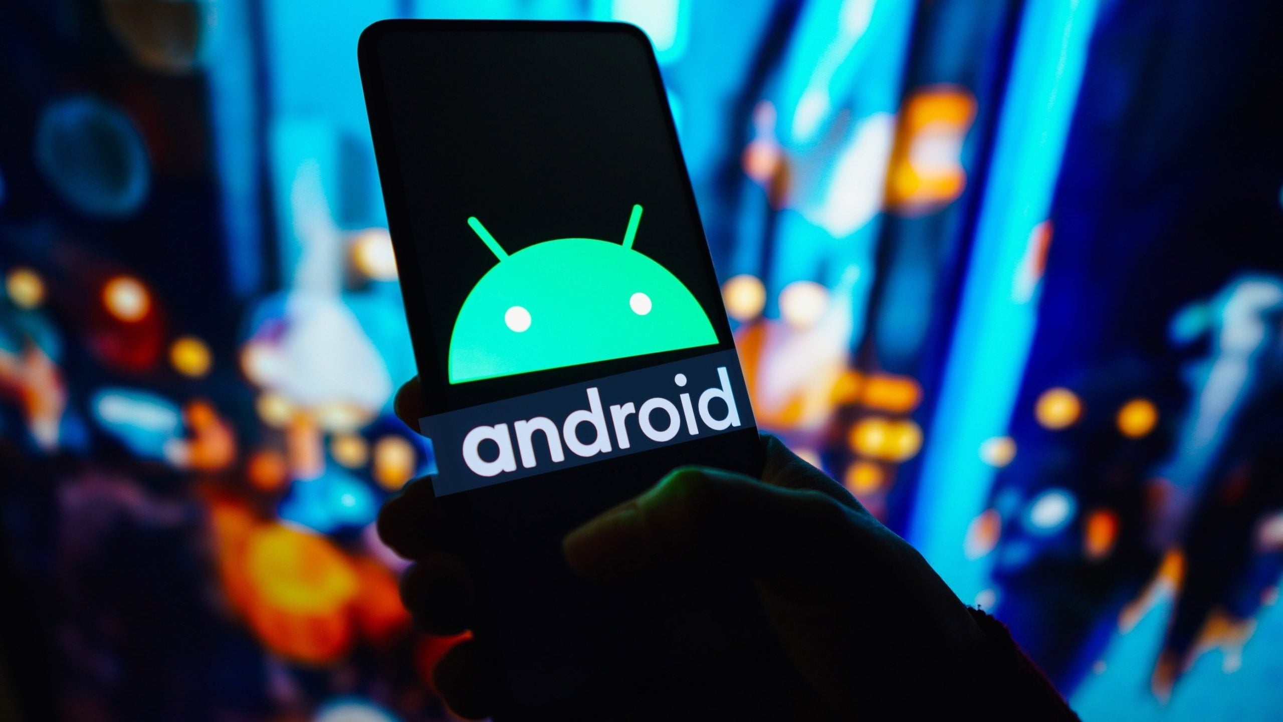 Un nou val de amenințări cibernetice s-a ivit dintr-o zonă neașteptată: dispozitivele Android low-cost, precum smart TV-urile și set-top box-urile ieftine, devin arme în mâinile infractorilor digitali