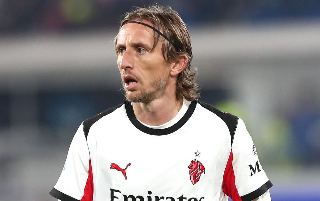 Modric: „Penalty-ul pentru Roma a fost unul ‘nefericit’” Luka Modric, mijlocașul echipei AC Milan, a adus în prim-plan controversa penaltiului acordat echipei Roma în meciul de duminică seara, în care cele două echipe au terminat la egalitate, 1-1