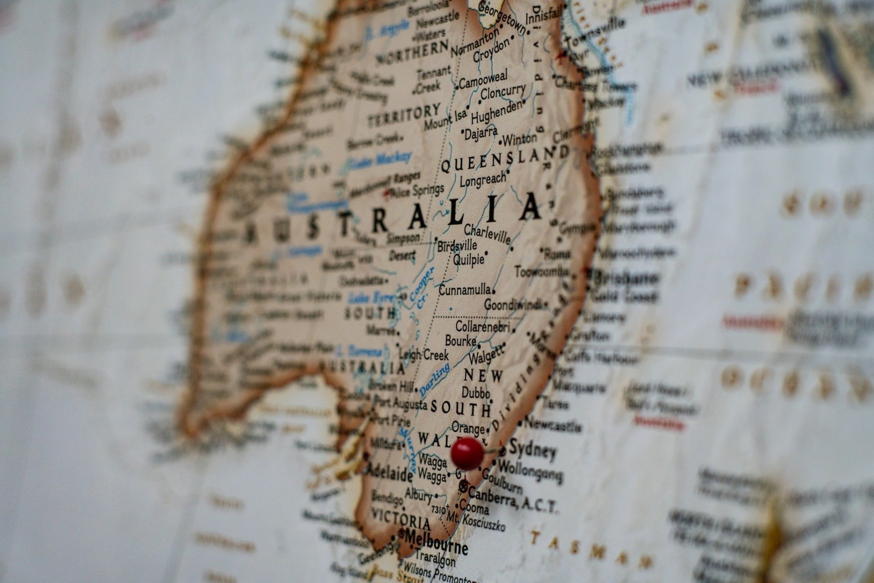 Festival literar de prestigiu din Australia anulat după boicot masiv și controverse privind libertatea de exprimare Unul dintre cele mai importante și prestigioase festivaluri literare din Australia a fost anulată din cauza unui boicot amplu, întâmpinând astfel o criză majoră ce scoate în evidență tensiunile dincolo de paginile cărților