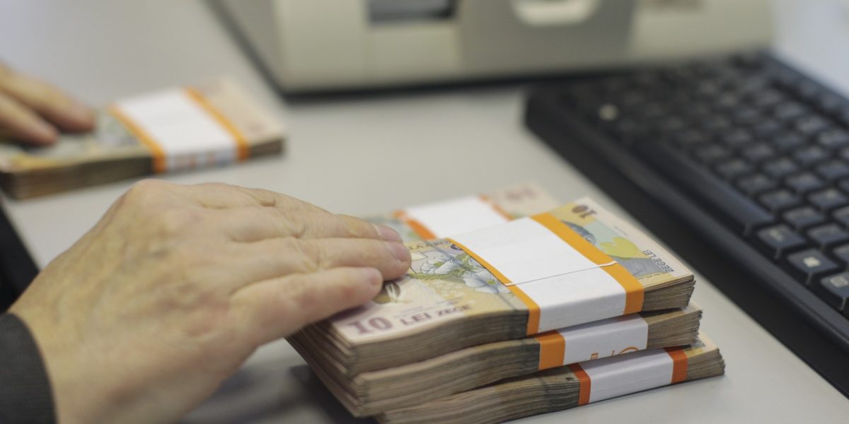 bani-lei-bancnote-cash-numerar-Sursa-foto-Inquam-Photos-Octav-Ganea-8.jpg - JurnalUrban