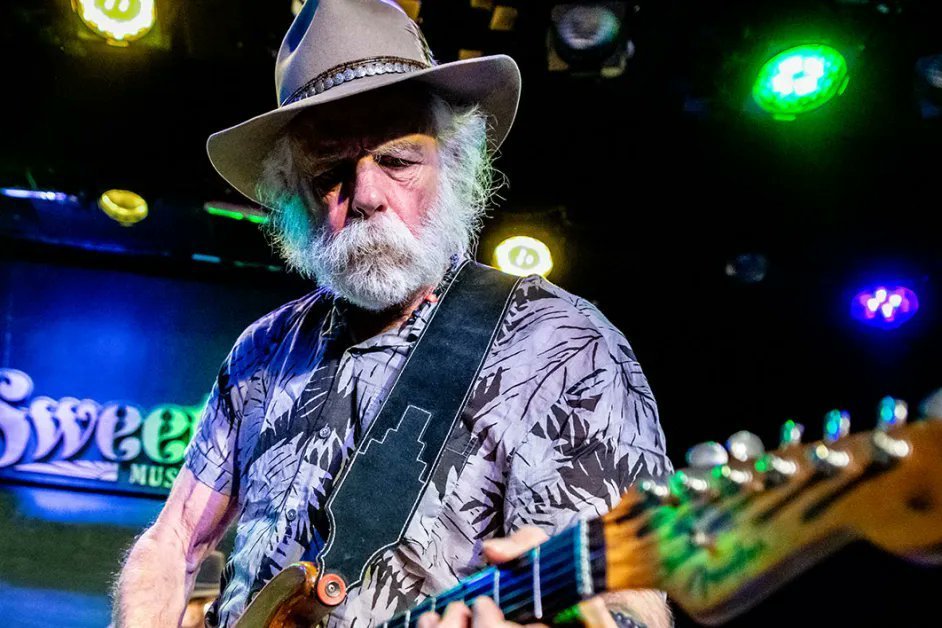 Veteranul muzicii rock, Bob Weir, membru emblematic al trupei Grateful Dead, a încetat din viață la vârsta de 78 de ani, anunțul făcându-se oficial printr-un mesaj postat pe contul său de Instagram