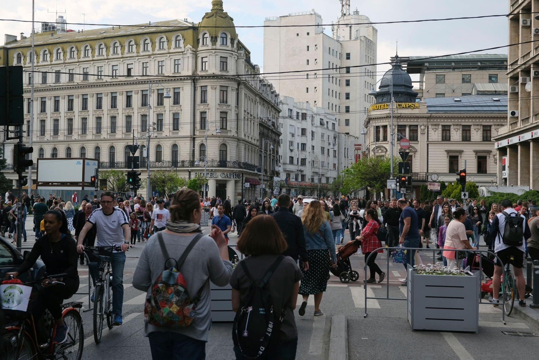 Rezultatele barometrului de încredere Edelman 2026, dezvăluite astăzi în cadrul Forumului Economic Mondial de la Davos, indică o tendință alarmantă în societatea globală: deteriorarea relației dintre cetățeni și instituții