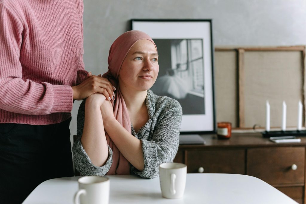 Un nou raport al American Cancer Society aduce vești atât de îngrijorătoare, cât și de încurajare în lupta globală împotriva cancerului, într-un context în care numărul de cazuri și de decese rămâne alarmant, dar progresul în prevenție și tratament continuă să ofere speranță