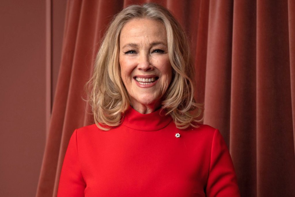 Tragedie în lumea cinematografiei: Catherine O’Hara s-a stins din viață la 71 de ani Faimoasa actriță canadiană Catherine O’Hara, cunoscută pentru rolurile sale iconice din filme de referință precum „Beetlejuice” și „Home Alone”, a murit la vârsta de 71 de ani, a confirmat managerul său