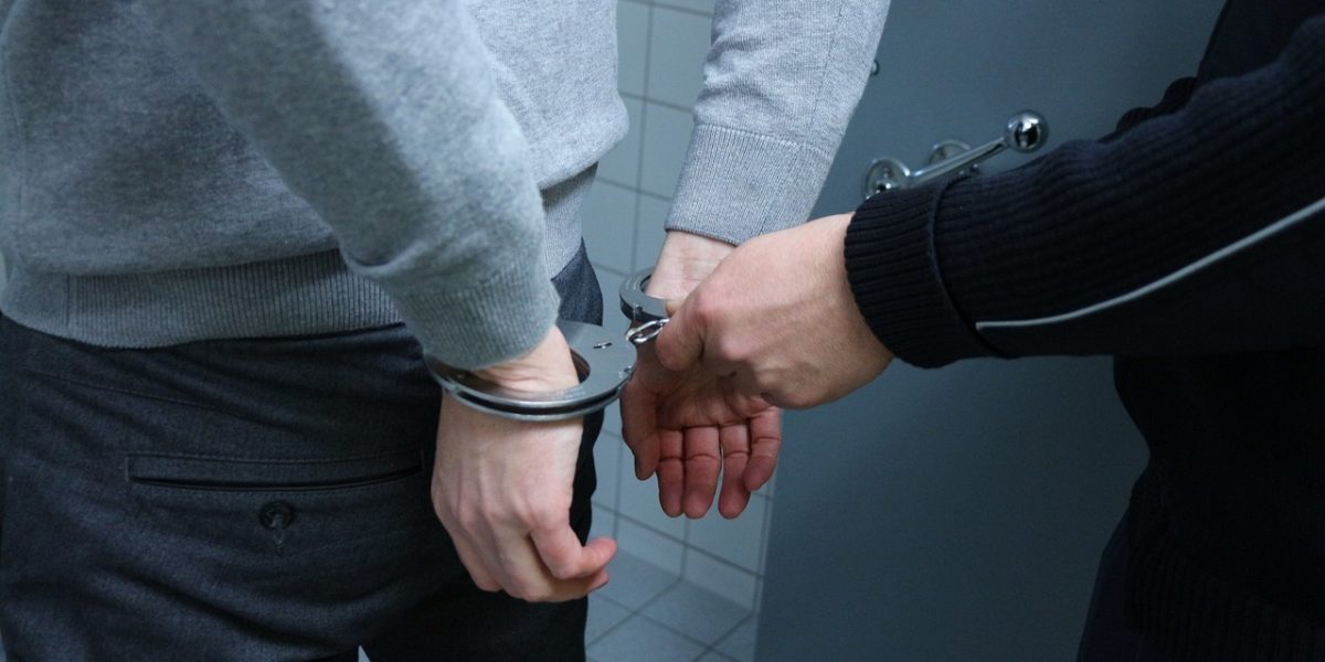 catuse-politie-arestare.jpeg - JurnalUrban