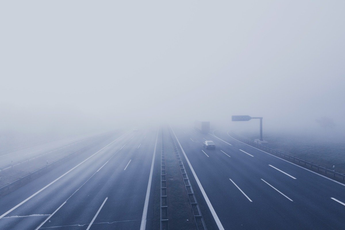 Traficul pe drumurile din zonele afectate de ceață a devenit, sâmbătă dimineața, o adevărată provocare pentru șoferi, după ce meteorologii au emis un cod galben de fenomene meteo extreme, valabil până la ora 10:00
