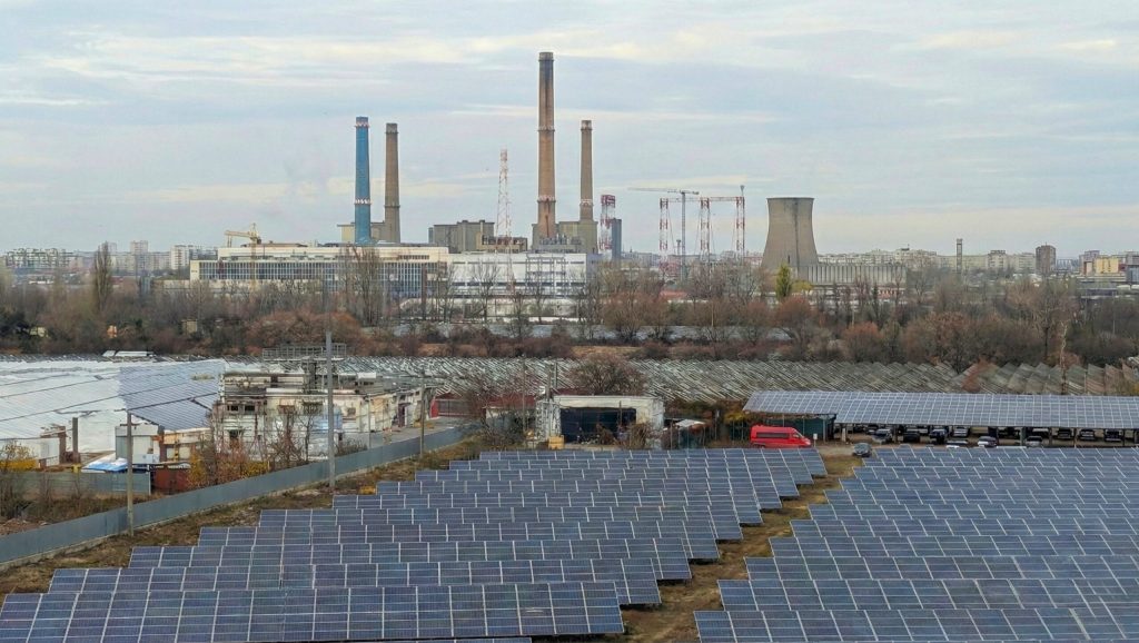 Criză în sistemul de termoficare din București: punctele critice în toiul iernii Situația sistemului de încălzire al Capitalei a intrat pe un nou palier de gravitate, pe fondul temperaturilor extreme care au pus la încercare infrastructura existentă