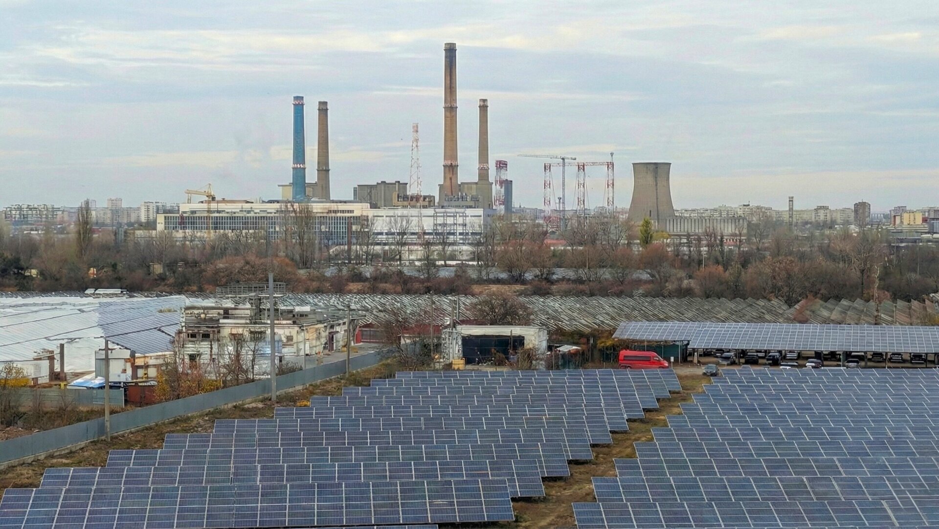 Criză în sistemul de termoficare din București: punctele critice în toiul iernii Situația sistemului de încălzire al Capitalei a intrat pe un nou palier de gravitate, pe fondul temperaturilor extreme care au pus la încercare infrastructura existentă