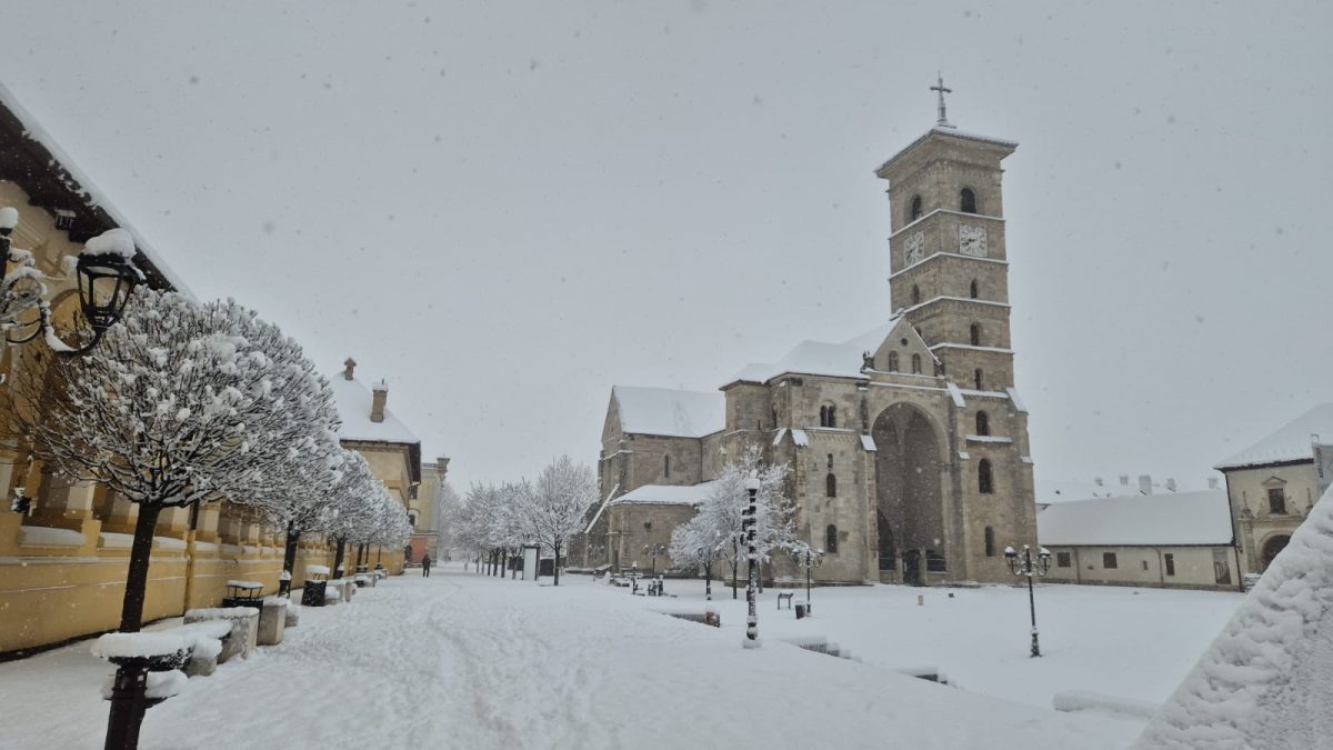 Imagini de basm cu Cetatea Alba Carolina, după ninsori