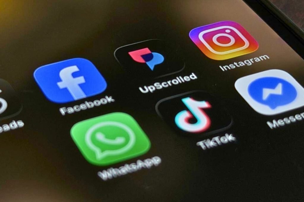 Preluarea operațiunilor TikTok din Statele Unite de către Oracle și un consorțiu de investitori a declanșat o reacție rapidă din partea utilizatorilor americani, nemulțumiți de incertitudinea și controversele generate de schimbarea managementului