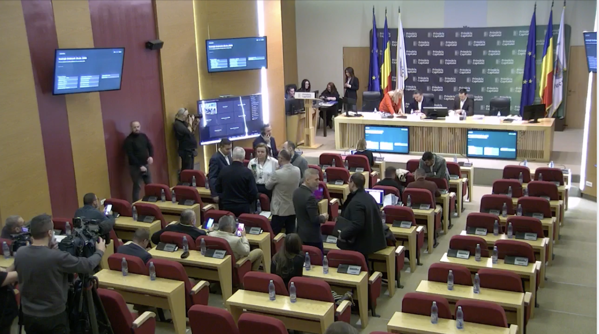Consiliul General al Municipiului București (CGMB) a avut miercuri o primă întâlnire tensionată de la învestirea noului primar, Ciprian Ciucu, moment în care toate proiectele importante propuse de edil au fost respinse de majoritatea consilierilor
