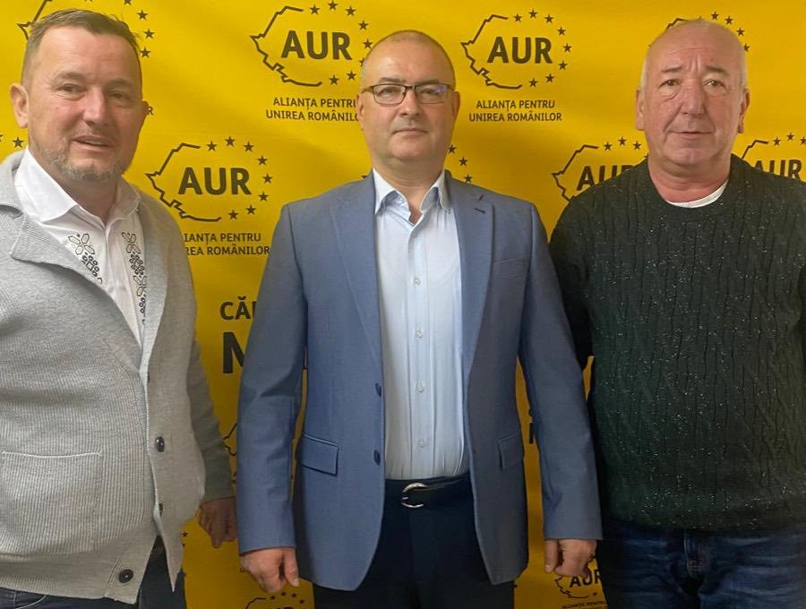Fost oficial al Jandarmeriei Alba contestă granițele de clasă politică: Cosmin Jurcoveț, nou membru AUR la doar câteva săptămâni după pensionare Încă de la sfârșitul anului 2025, scena politică locală a fost zguduită de o mutare remarcabilă