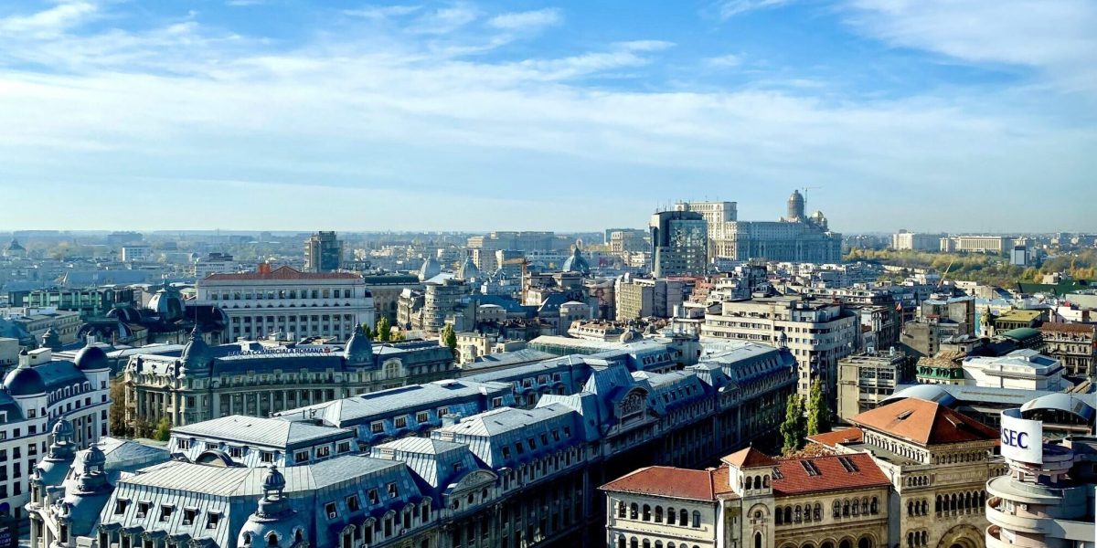 crown-fj81-DnmwVI-unsplash-scaled-e1769778537466.jpg - JurnalUrban