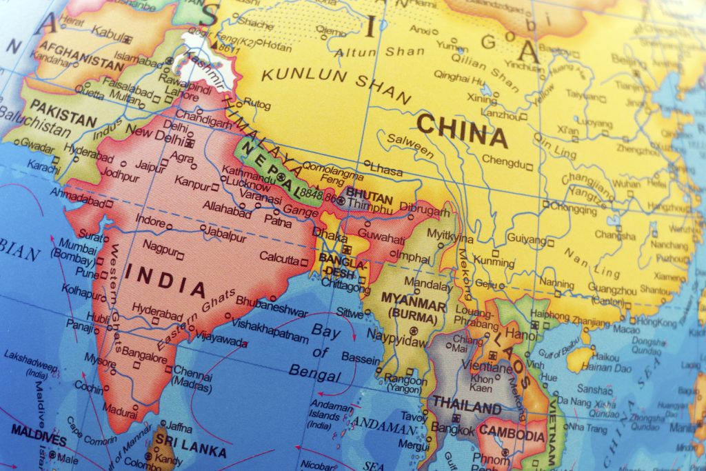 Germania și India caută aliați mai apropiați în domeniul securității pentru a reduce dependența de Rusia Într-o mișcare menită să întărească parteneriatul strategic dintre cele două națiuni, cancelarul german Friedrich Merz a subliniat, în timpul vizitei sale la Ahmedabad, că Berlinul își propune să coopereze mai strâns cu India în domeniul securității