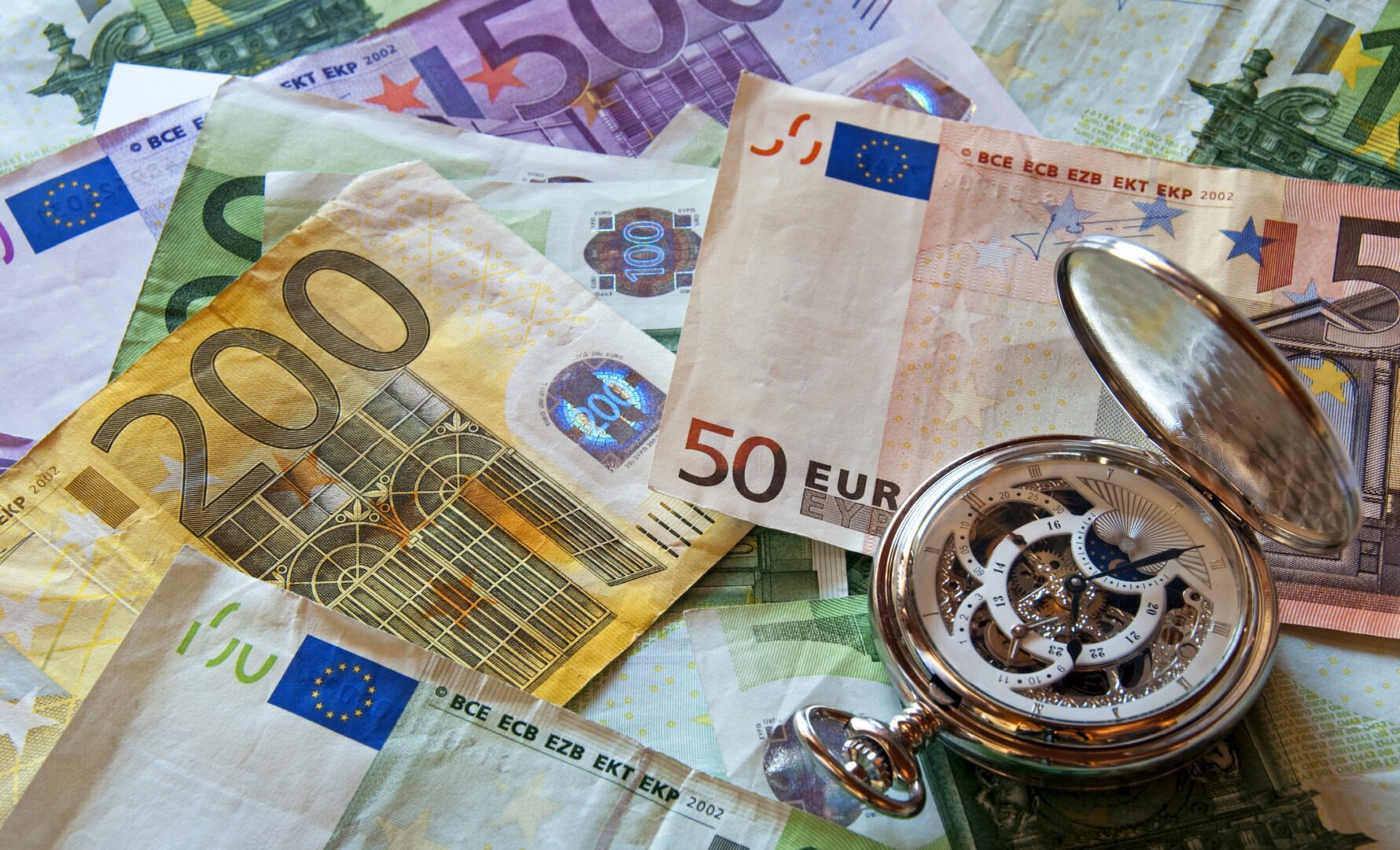 Creșterea randamentelor obligațiunilor de stat din zona euro după o zi de scădere, pe fondul incertitudinilor privind inflația Marți, piețele financiare din zona euro au fost martore la o revenire a randamentelor obligațiunilor de stat, după o zi în care acestea au înregistrat declinuri semnificative