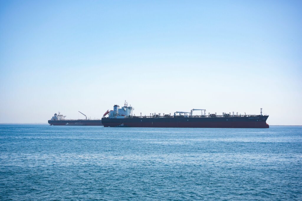 Două petroliere gestionate de Grecia, lovite de drone în zona terminalului Caspian Pipeline Consortium, rezonează ca un semnal de alarmă pentru securitatea infrastructurii strategice din regiune Într-un eveniment neobișnuit și alarmant, marți au fost raportate atacuri cu drone asupra a două nave petroliere aflate în apropierea terminalului Caspian Pipeline Consortium (CPC), o infrastructură cheie pentru exporturile de petrol ale Kazahstanului