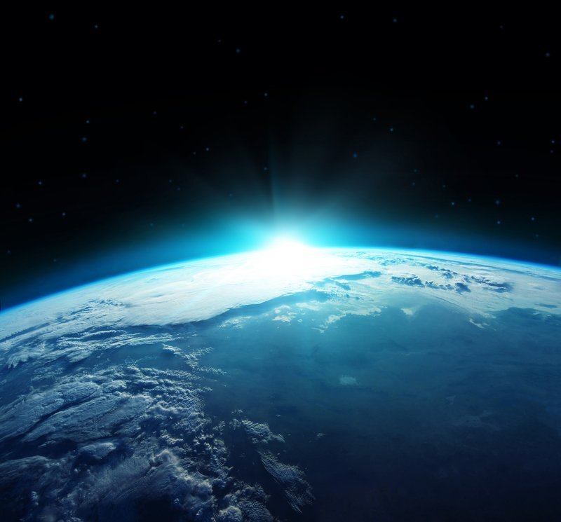 O descoperire astronomică menită să întărească speranțele din ce în ce mai numeroase în posibilitatea existenței vieții pe alte planete din afara sistemului nostru solar a fost făcută recent de o echipă internațională de cercetători