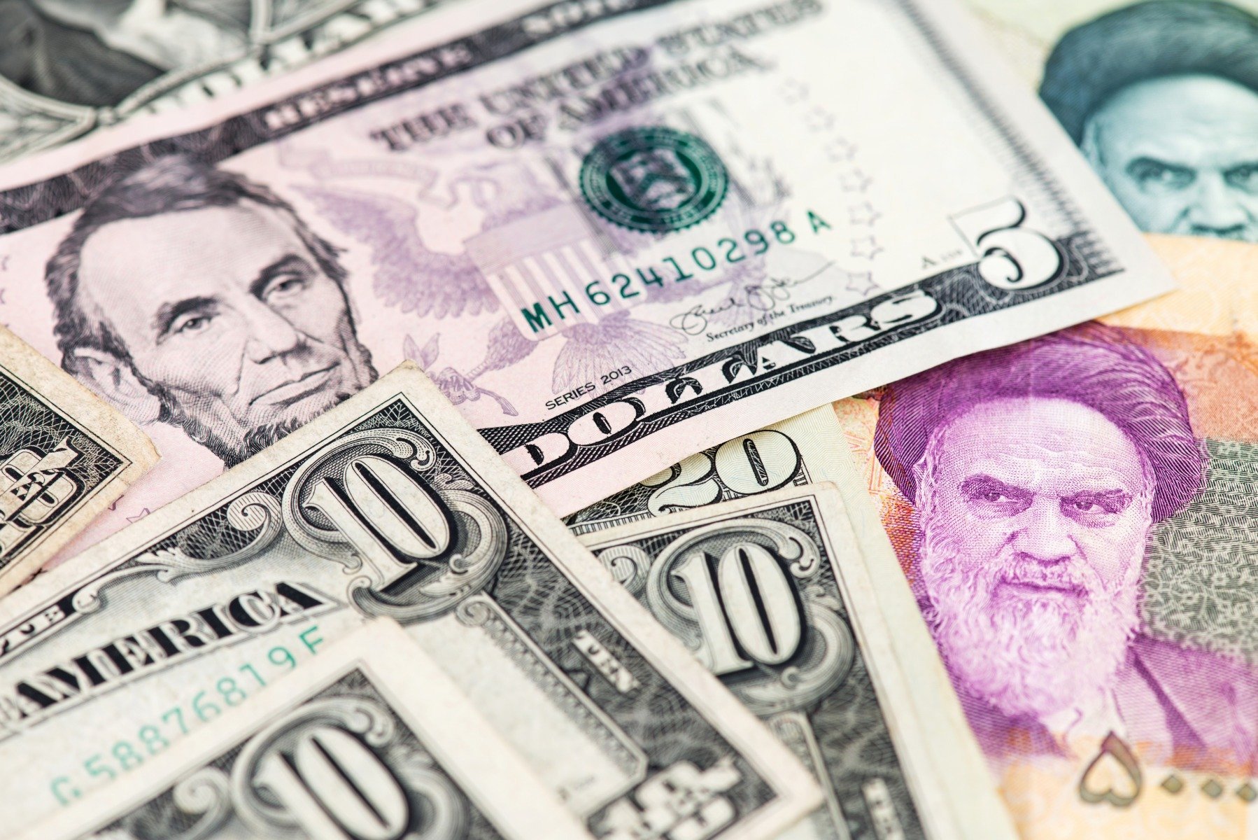 Creșterea îngrijorătoare a ieșirilor de capital din Iran atrage atenția Washingtonului Tensiunile cresc în Iran, iar gestul elitelor conducătoare de a scoate masiv capital din țară devine tot mai alarmant pentru comunitatea internațională