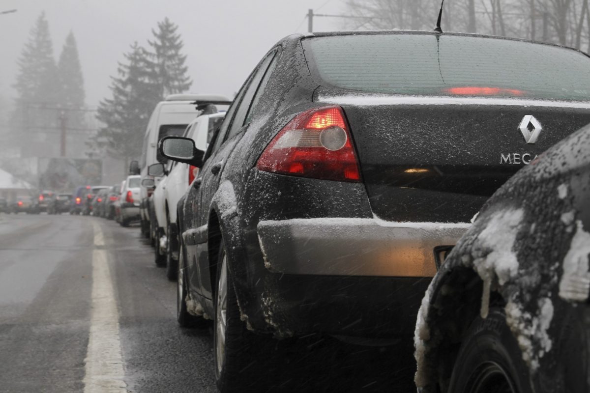 Aglomeratie de proporții pe DN1, în Prahova, în plină perioadă de weekend prelungit Sâmbătă după-amiază, un pământ întins și aglomerat a rămas pe DN1, tronsonul cel mai aglomerat al drumului național care leagă Bucureștiul de stațiunile din zona Brașovului
