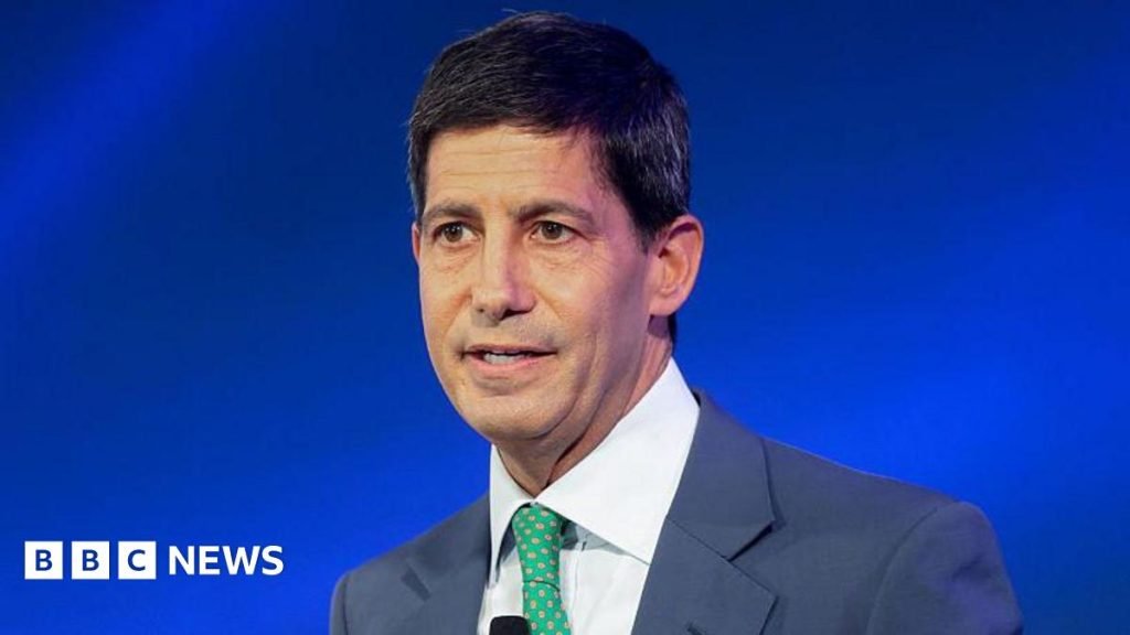 Kevin Warsh: Soluția ideală pentru președinte și investitori Kevin Warsh, fost membru al Rezervei Federale și o figură binecunoscută pe Wall Street, se află în fruntea unei competiții intense pentru una dintre cele mai dorite funcții de decizie economică din lume
