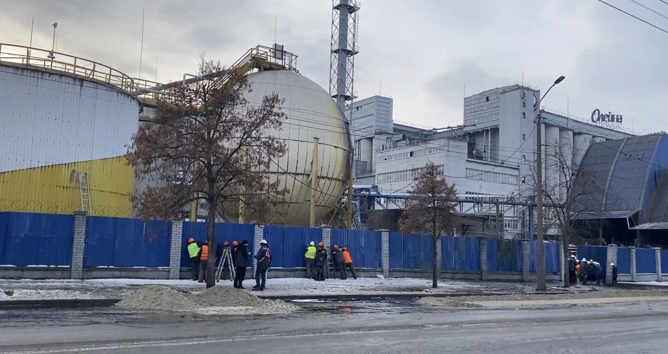 Atac deliberat asupra unei fabrici de ulei din Dnipro: o lovitură directă în inima industriei agroalimentare ucrainene Un nou incident tensionează scena conflictului dintre Rusia și Ucraina, de această dată contestând și intenția și modul în care se desfășoară agresiunea