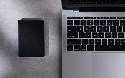 flat-lay-storage-device-laptop-assortment-scaled.jpg - JurnalUrban