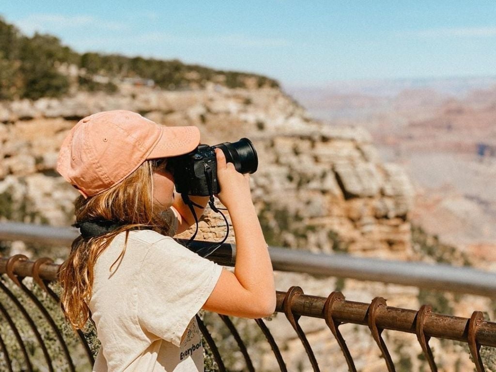 Trei moduri, o logică clară: cum alegi setările foto pentru orice situație Fotografia modernă nu mai înseamnă doar apăsat pe buton și speranța că va ieși ceva bun