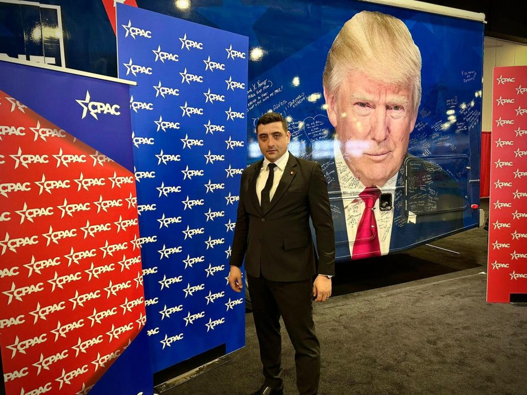 Autoritățile române sunt solicitate oficial să marcheze anul 2026 ca „Anul Americii în România”, ca urmare a unei inițiative lansate de Alianța pentru Unirea Românilor (AUR)