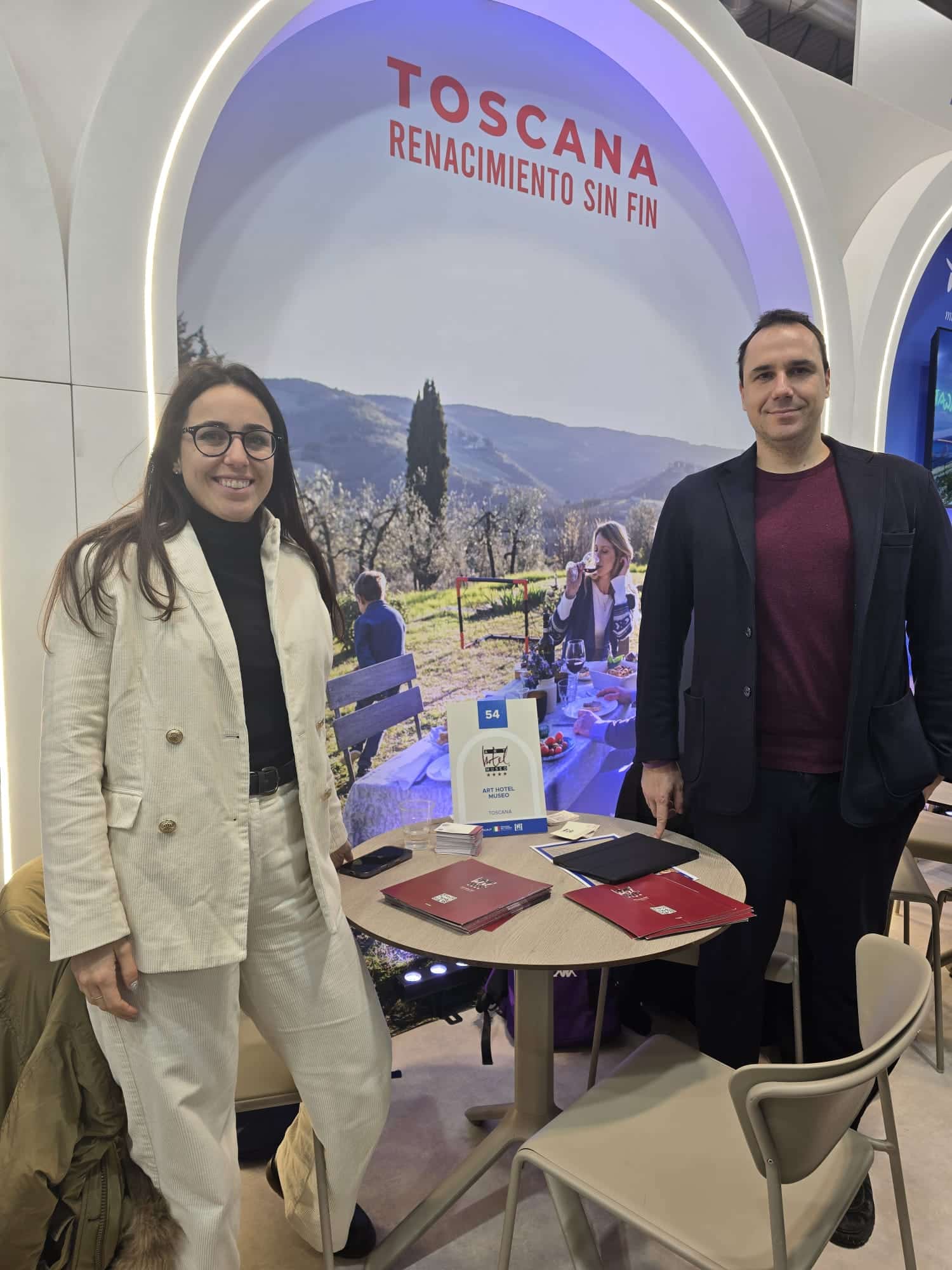 Toscana, în lumina reflectoarelor la Fiera Internațională de Turism din Madrid La Fiera Internațională de Turism de la Madrid, ‘Fitur 2026’, Toscana își reafirmă rolul de lider în turismul european, într-un an în care recunoașterea Bucătăriei Italiene ca Patrimoniu Imaterial al Umanității UNESCO adaugă o nouă dimensiune atractivității sale