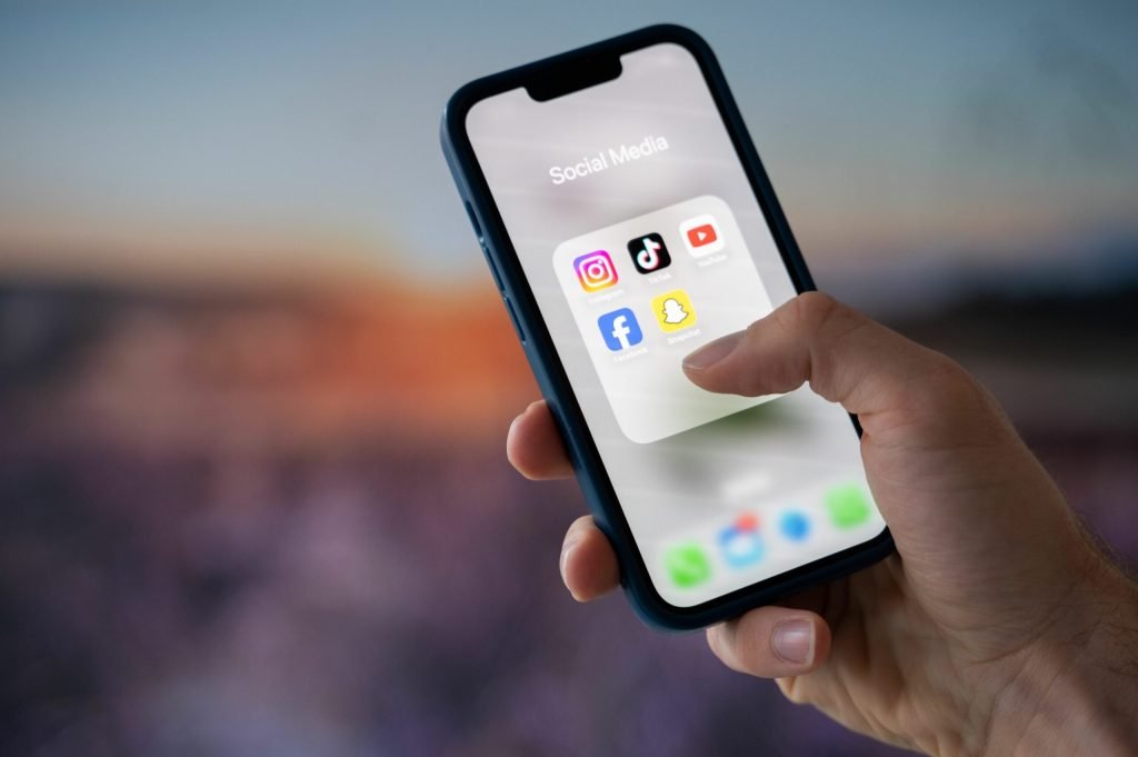 Un gadget inovator promite să devieze atenția de la tentațiile digitale, ajutând utilizatorii să reducă timpul petrecut pe telefon