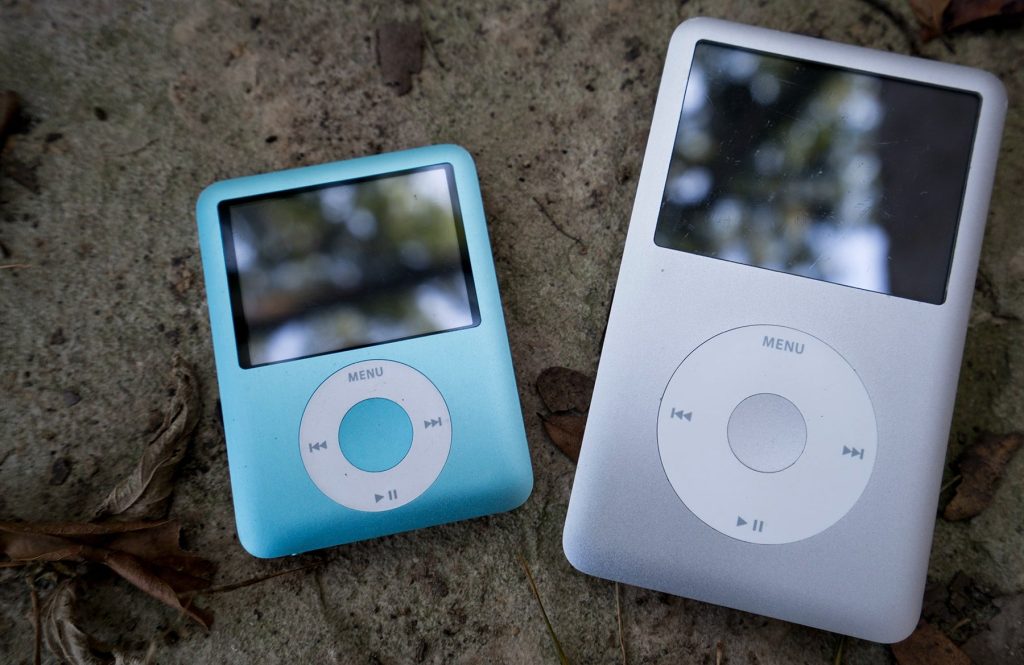 iPod touch: pionierul ascuns al revoluției mobile În perioada în care smartphone-urile păreau încă un vis îndepărtat, Apple a lansat un dispozitiv ce avea să schimbe fundamental modul în care privim tehnologia portabilă