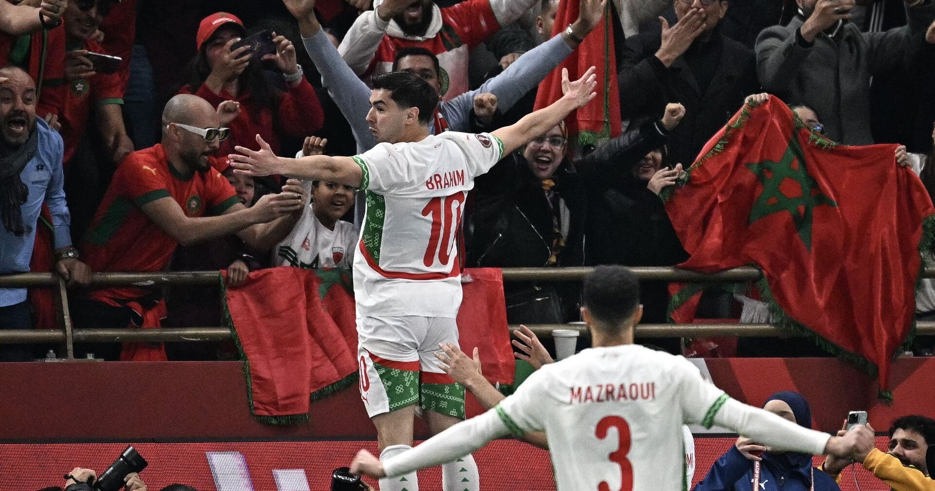 Maroc și Senegal, semfinalistele Cupei Africii, strălucesc în sferturi Astăzi, în cadrul Cupei Africii, am asistat la un spectacol fotbalistic deosebit, în care Marocul și Senegalul și-au respectat statutul de favorite, avansând în semifinale