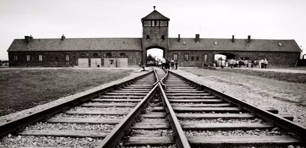 instagram-zdjecia-auschwitz-birkenau-1180x541-1-1000x485.jpg - JurnalUrban