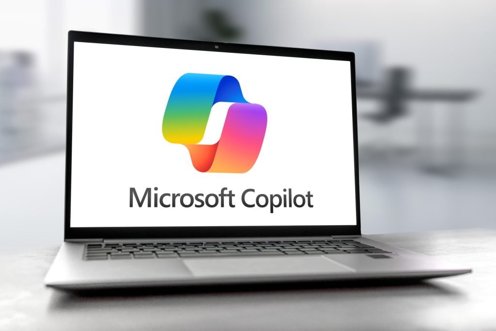 Un nou tip de atac cibernetic, numit „Reprompt”, a ieșit recent în evidență prin potențialul său de a compromite sesiunea asistentei virtuale Microsoft Copilot