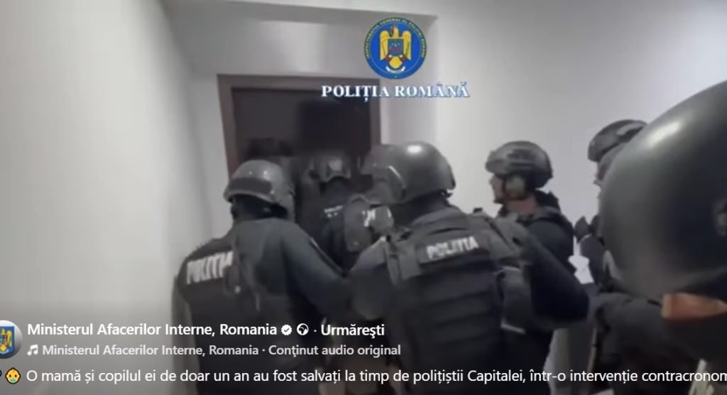 Mama și copilul de un an, salvați în ultimul moment de intervenția coordonată a poliției din București O intervenție rapidă și brusca a forțelor de ordine din Capitală a salvat sâmbătă viața unei mame și a copilului său de doar un an, aflați în pericol de agresiune