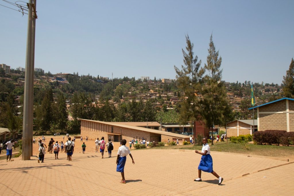 Rwanda a depus oficial un dosar de arbitraj împotriva Marii Britanii, în semn de protest față de decizia Londrei de a anula un acord controversat privind azilul, semnat anterior între cele două țări