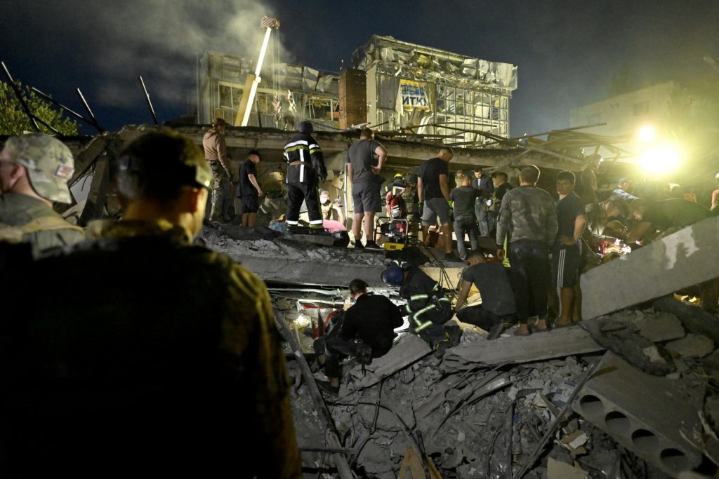 Uniunea de alarmă în Ucraina: peste 2.000 de alerte false cu bombă într-o singură zi O zi tensionată pentru autoritățile ucrainene, după ce poliția din Ucraina a raportat primirea unui număr record de peste 2.000 de alerte cu bombă