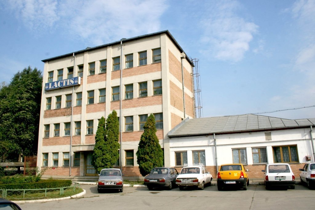 Fabrica Lactis din Iași, simbol al industrializării comuniste și pionier în producția de lactate din România, urmează să fie vândută pentru a doua oară în mai puțin de trei ani