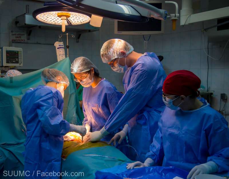Un cetățean sârb în vârstă de 37 de ani a realizat un eveniment unic în Italia, fiind prima persoană în viață din țara noastră care a donat simultan două organe într-un transplant combinat