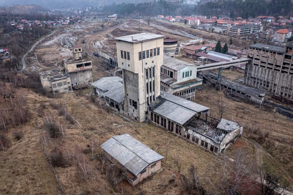 Proiect de anvergură în inima Văii Jiului: un parc de stocare a energiei electrice va fi construit pe terenul fostei mine Petrila Un plan ambițios, menit să contribuie la modernizarea infrastructurii energetice a regiunii, prinde contur în Valea Jiului