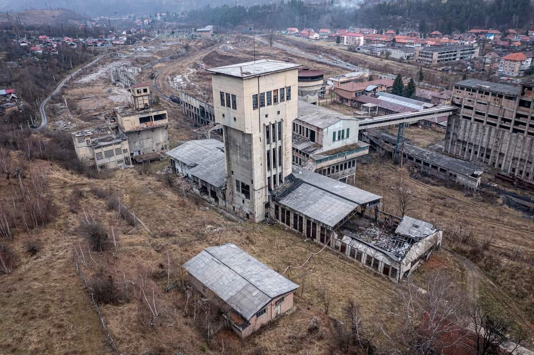 Proiect de anvergură în inima Văii Jiului: un parc de stocare a energiei electrice va fi construit pe terenul fostei mine Petrila Un plan ambițios, menit să contribuie la modernizarea infrastructurii energetice a regiunii, prinde contur în Valea Jiului