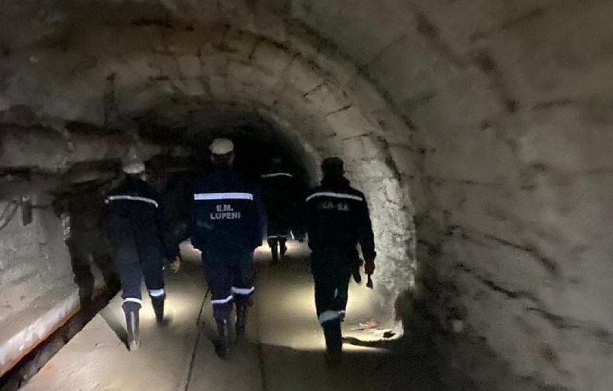 Închiderea minelor Lonea și Lupeni, amânată pe termen nedeterminat, aduce schimbări majore în Valea Jiului Decizia de a amâna închiderea exploatărilor miniere Lonea și Lupeni din Valea Jiului reprezintă o veste care modifică radical planurile inițiale legate de restructurarea sectorului minier în România
