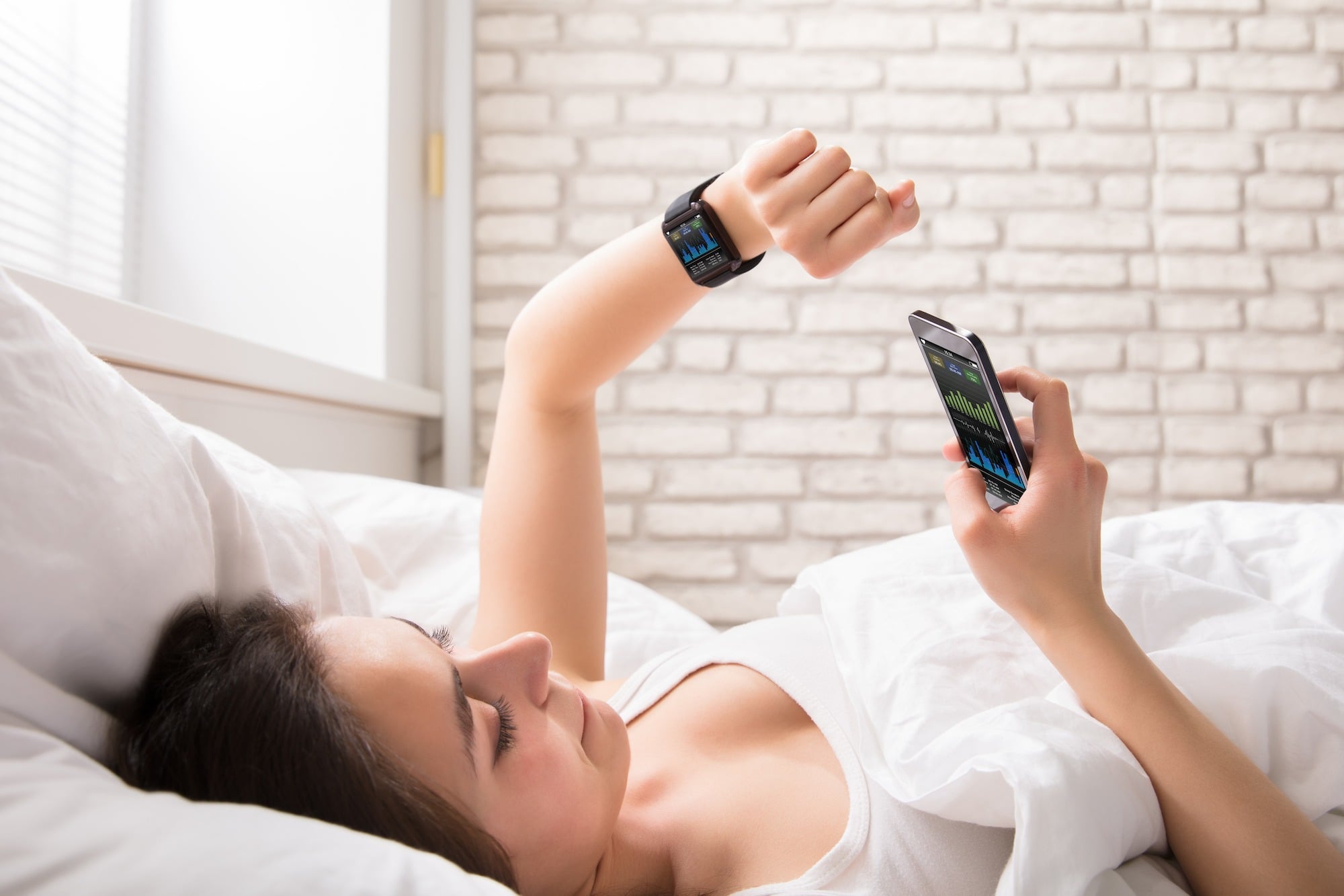 Monitorizarea somnului cu dispozitive precum ceasurile inteligente, inelele sau aplicațiile mobile a devenit o practică obișnuită pentru milioane de oameni din întreaga lume