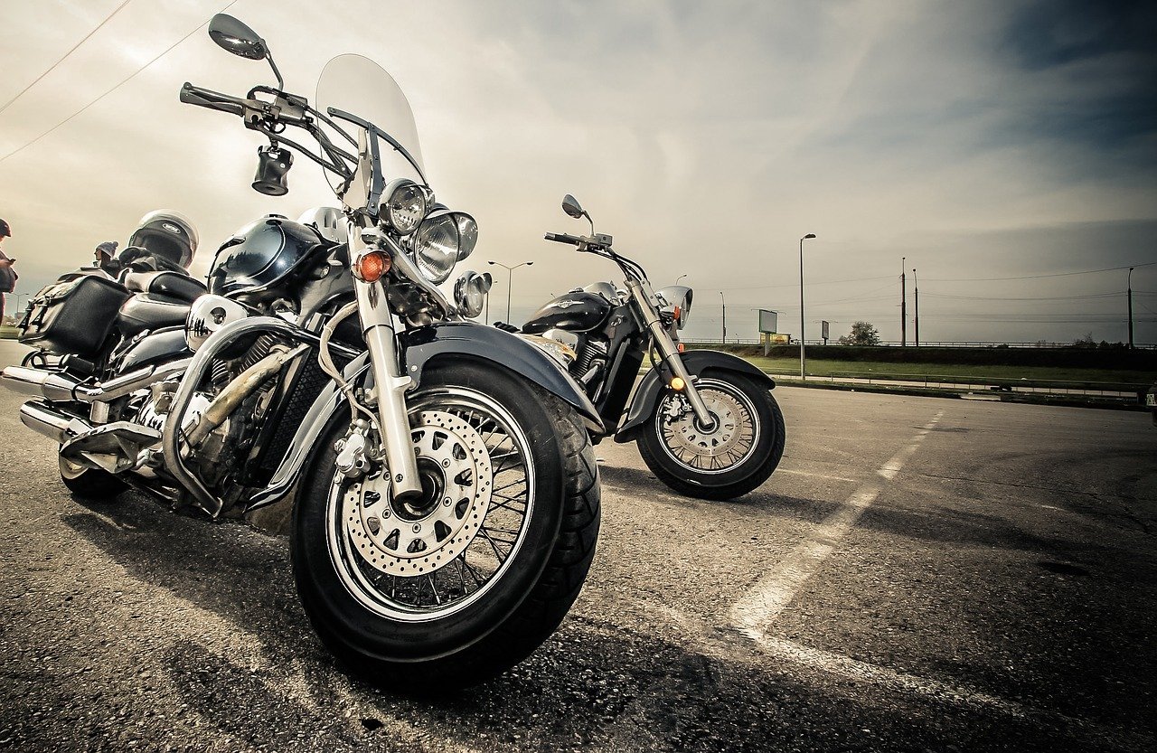 Doi minori răniți grav în accident cu motociclete, Suceava