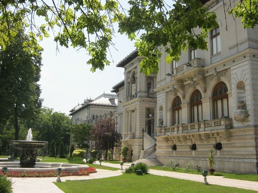 Muzeul Național Cotroceni, un reper arhitectural și cultural al Bucureștiului, oferă ocazia de a descoperi în mod gratuit această bijuterie a patrimoniului național cu ocazia Zilei Culturii Naționale, marcată anual pe 15 ianuarie