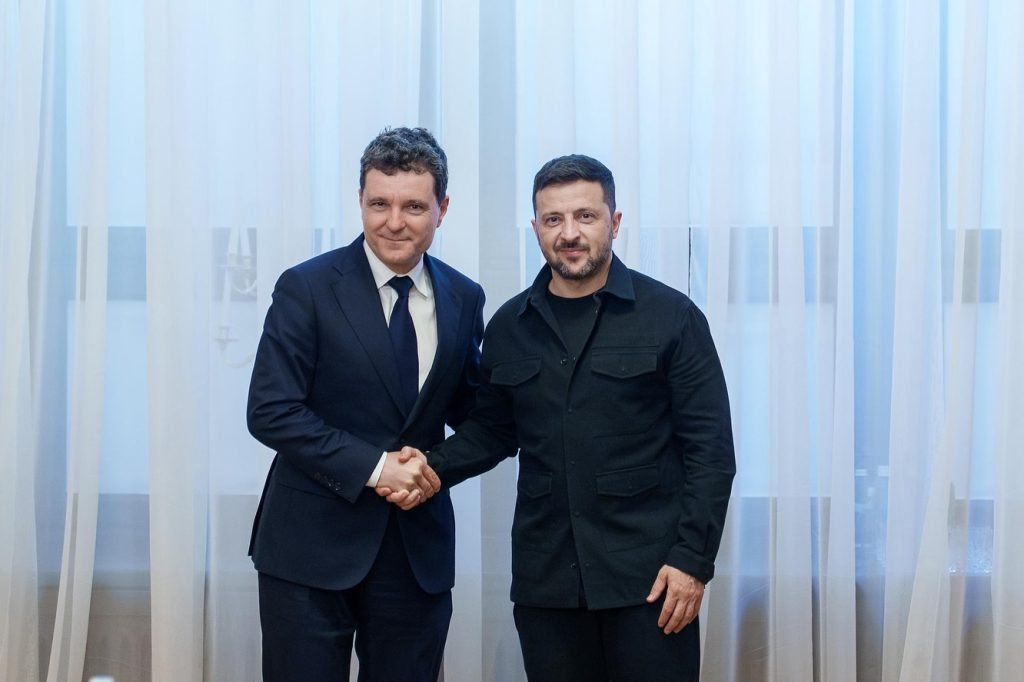 Ucraina și România vor să consolideze parteneriatul energetic pentru o securitate comună în fața amenințărilor regionale Președintele Ucrainei, Volodimir Zelenski, a avut vineri seară o discuție importantă cu omologul său român, Nicușor Dan, concentrându-se pe potențialul unui parteneriat energetic între cele două state